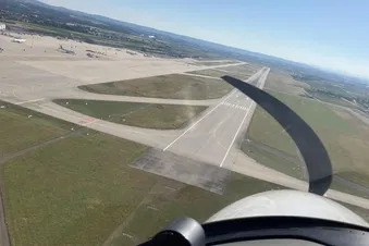 Stuttgart Flughafen EDDS Low Approach RWY07