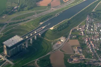 Strépy-Thieu boat lift