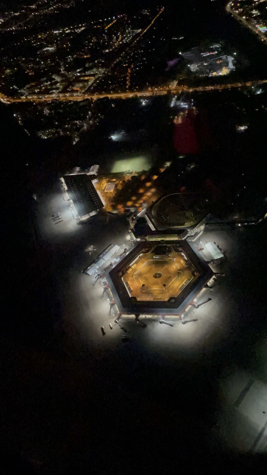 Rundflug über Berlin bei Nacht
