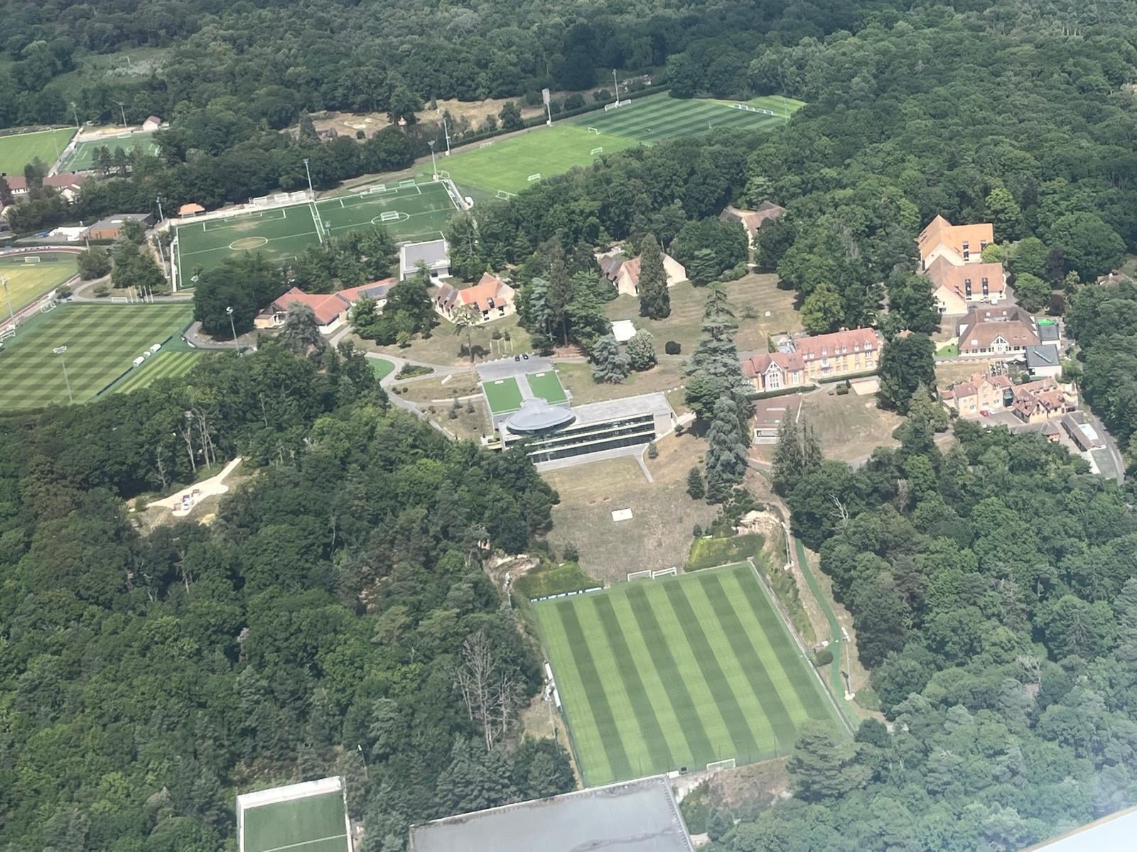👑 Les trésors des Yvelines vus du ciel : DR400