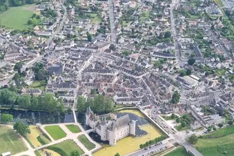 Vue aérienne de Sully sur Loire et de son château