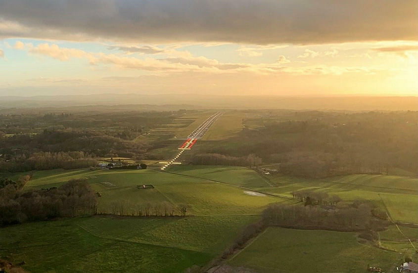 Admirons le coucher de soleil depuis le ciel !