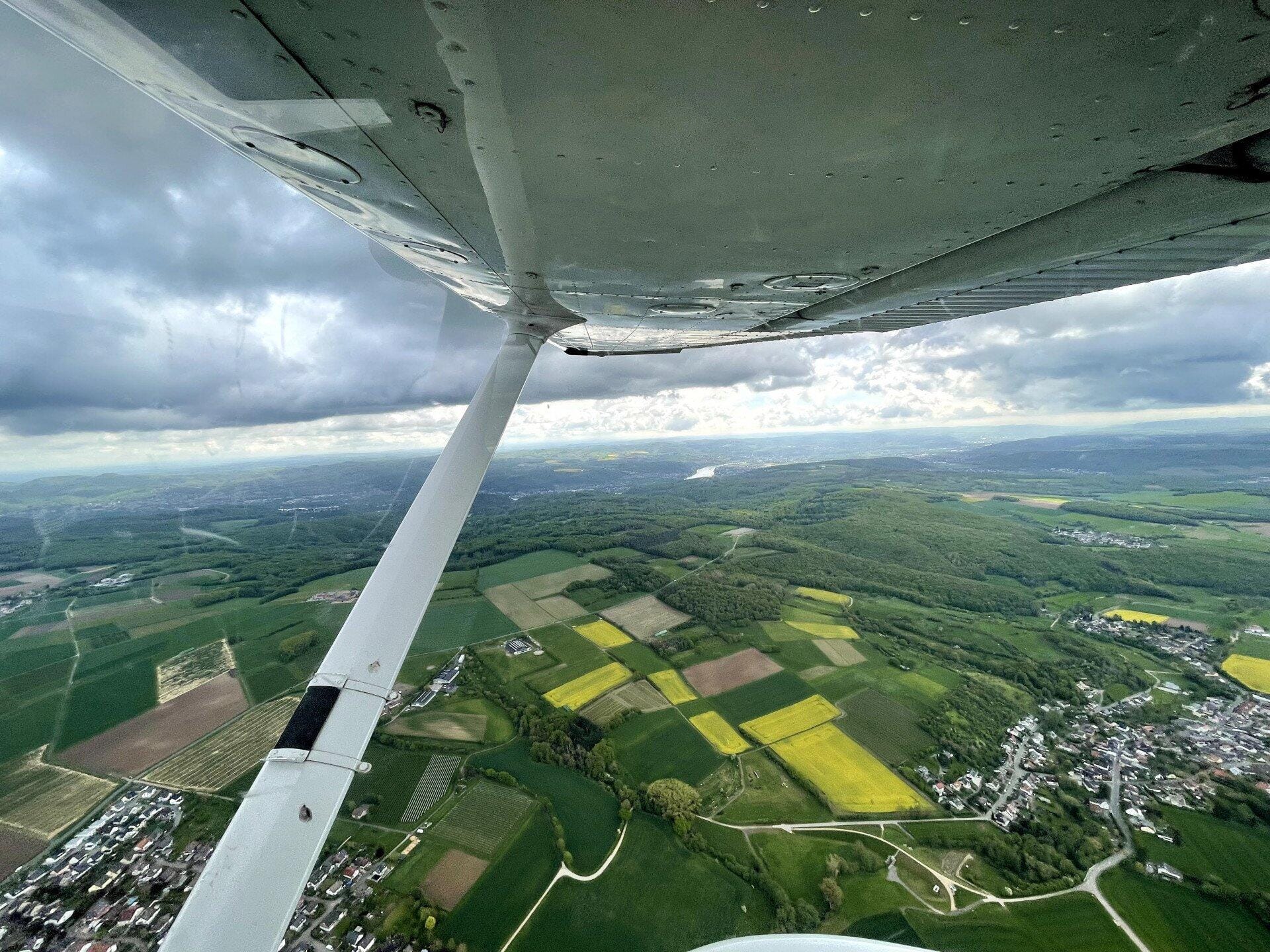 1h Rundflug über Ihre Wunschziele (2 Passagiere)
