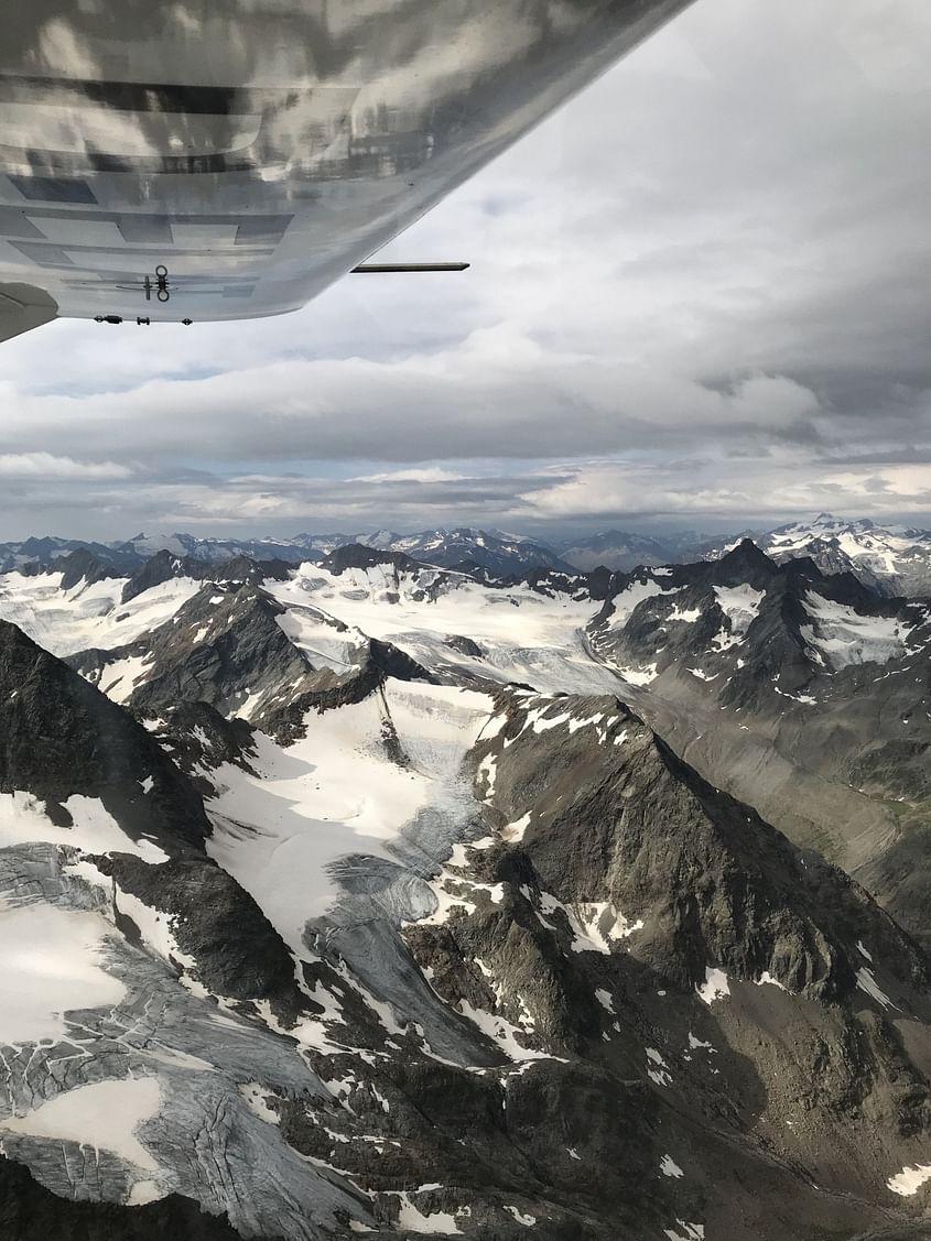 Alpen Rundflug mit Aussicht auf die Tiroler Berge