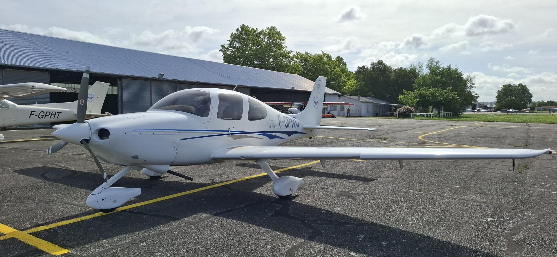 Cirrus SR20 en vue avant