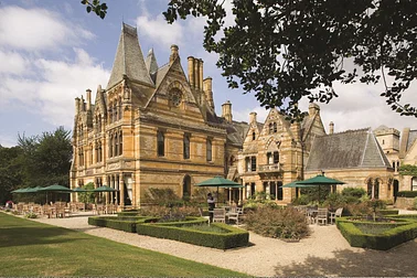 Join me on a helicopter flight to Ettington Park Hotel