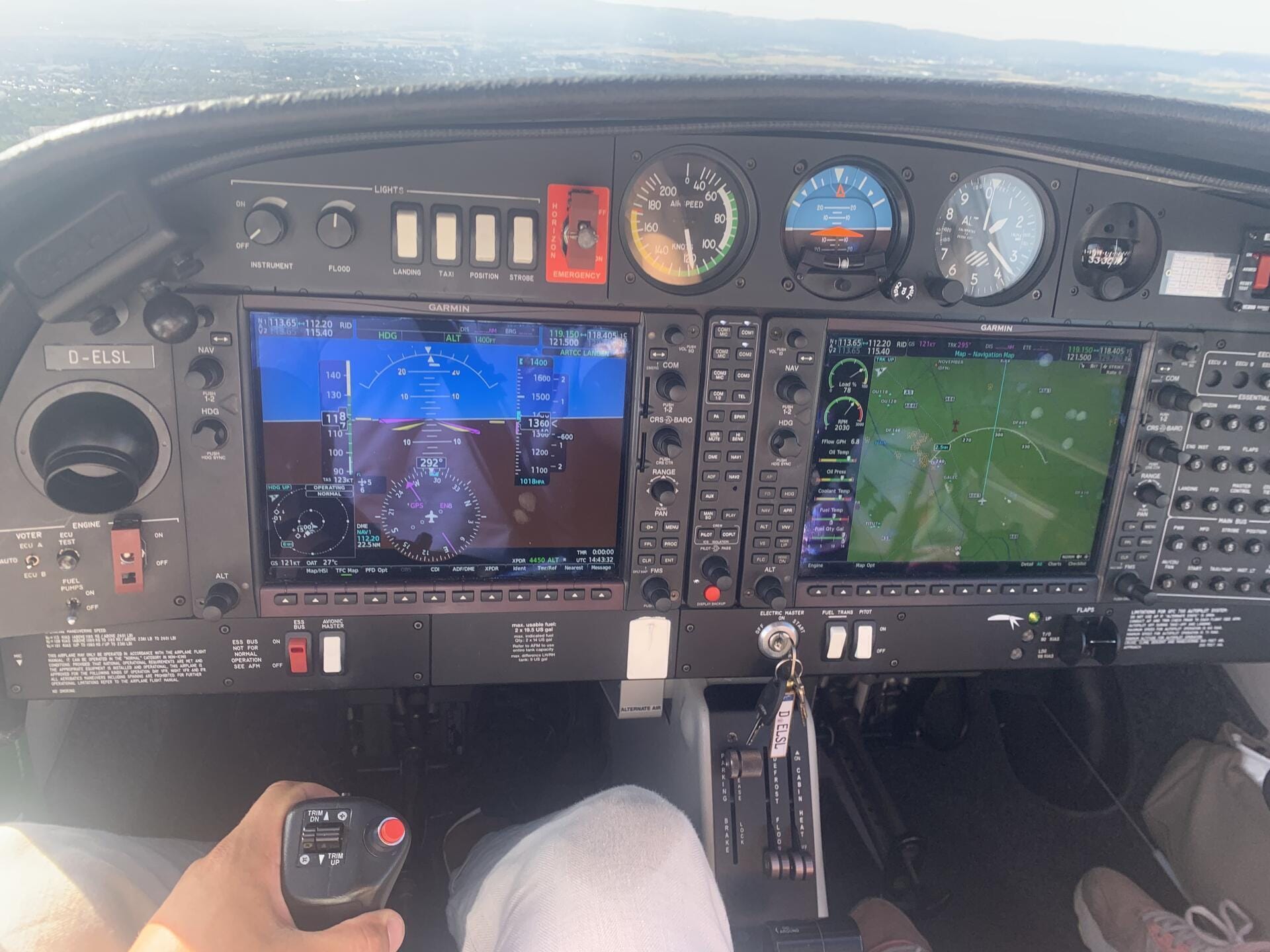 modernes Glas Cockpit erleben