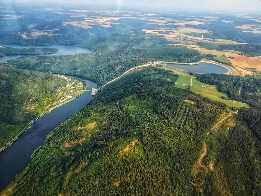 Eindrucksvolle Blicke von oben auf die Hohenwarte-Talsperre