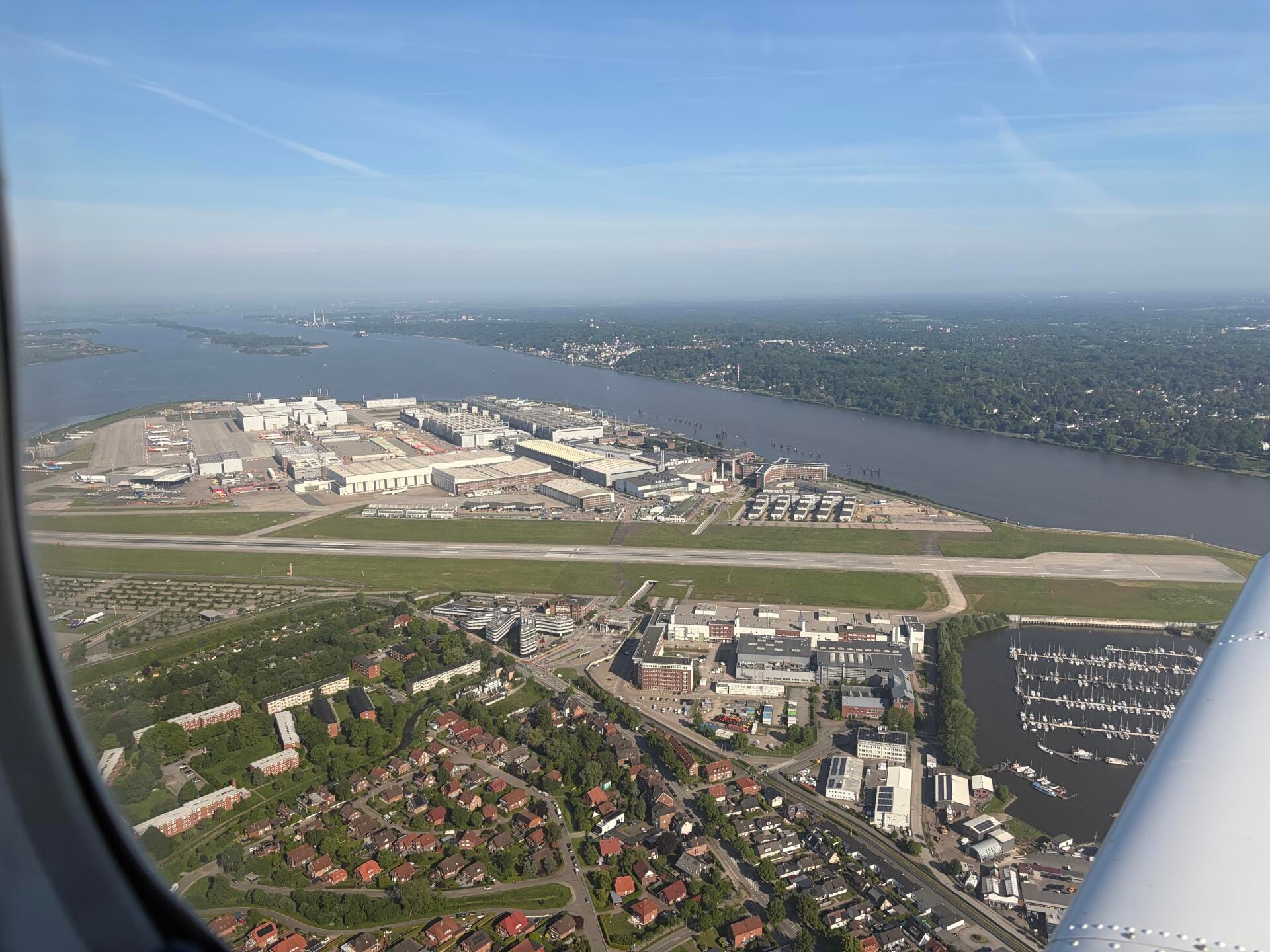 Planespotting: Hamburg Airport & Airbus Finkenwerder