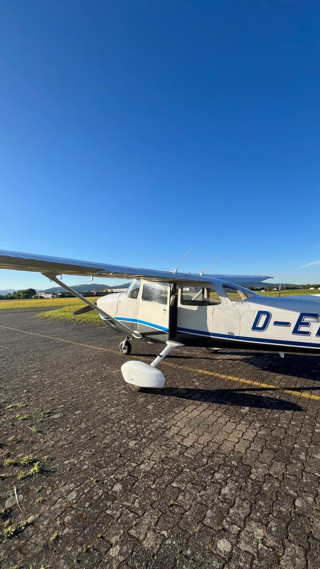 Cessna 172 N seitlich