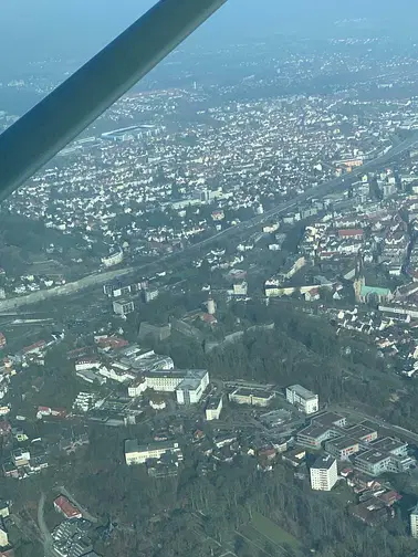 Bielefeld und das Hermannsdenkmal aus der Luft