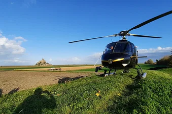 Cap la Merveille - Abords du Mont St Michel en hélicoptère