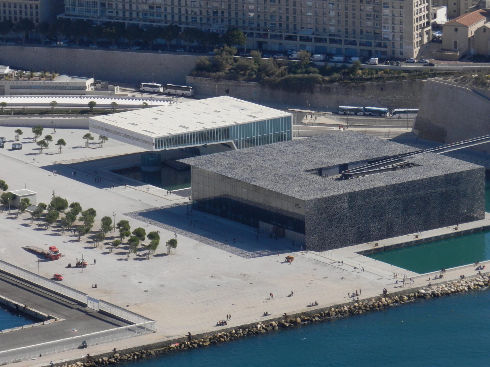 Superbe survol de la rade de Marseille (départ Marignane)