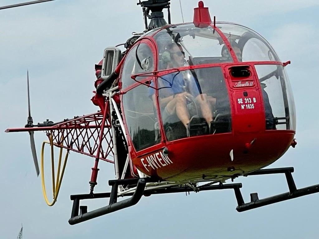 Survol du circuit automobile des 24h du Mans en hélico