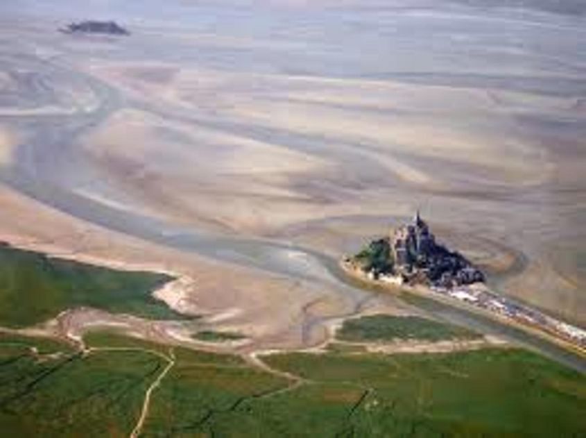 Survol du Mont Saint Michel et du bocage normand