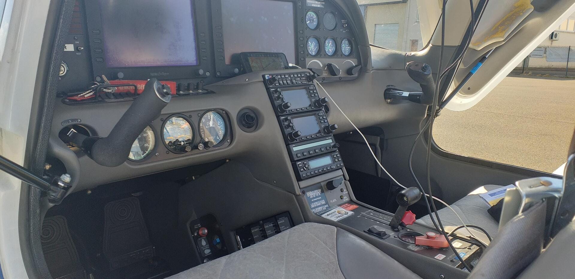Cockpit du CIRRUS SR20