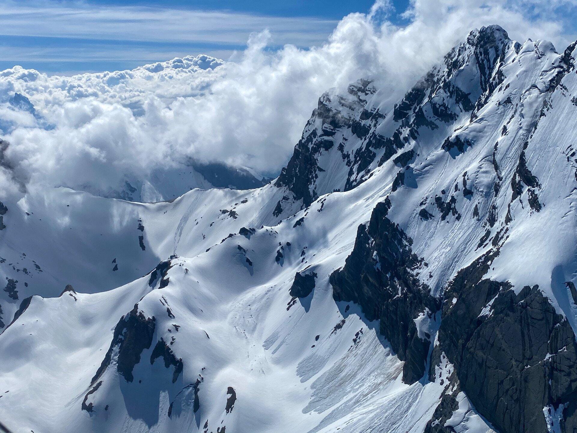 Des cols mythiques aux glaciers de renom en avion