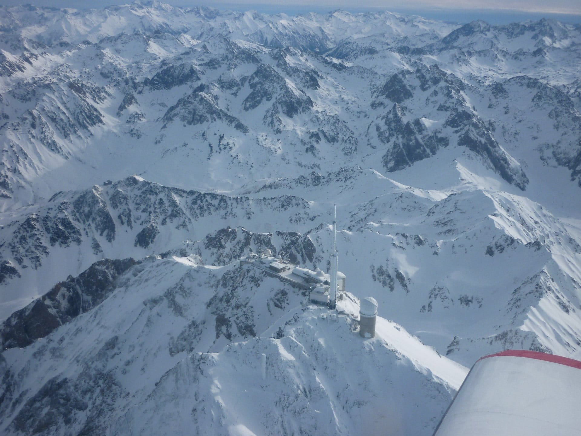 Escale à l'altiport 007 (via le Pic du Midi)