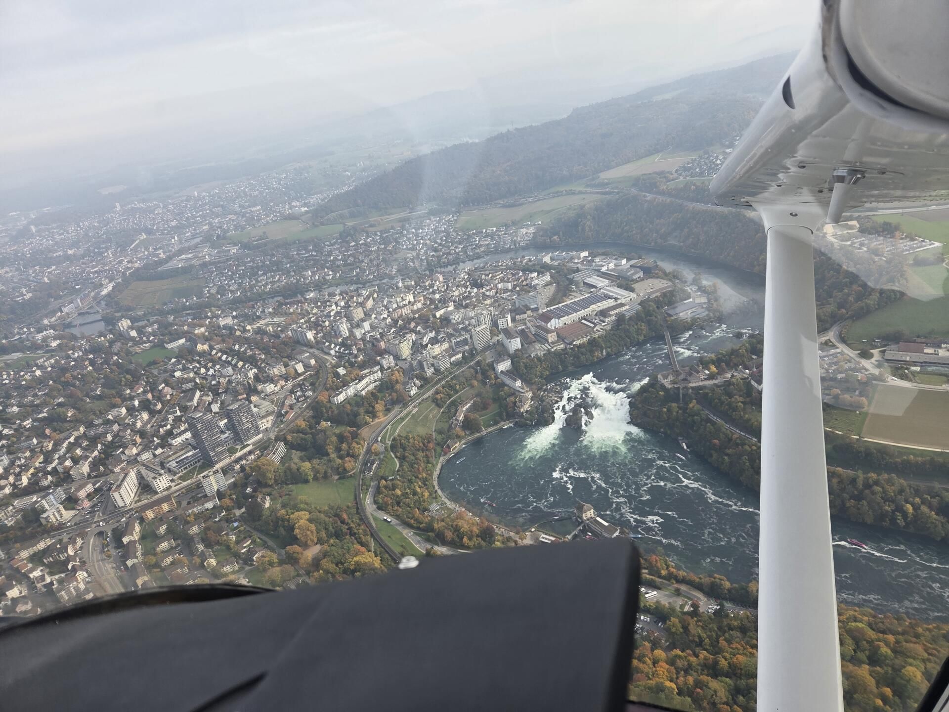 Wasserfall u. größtes Binnengewässer Europa