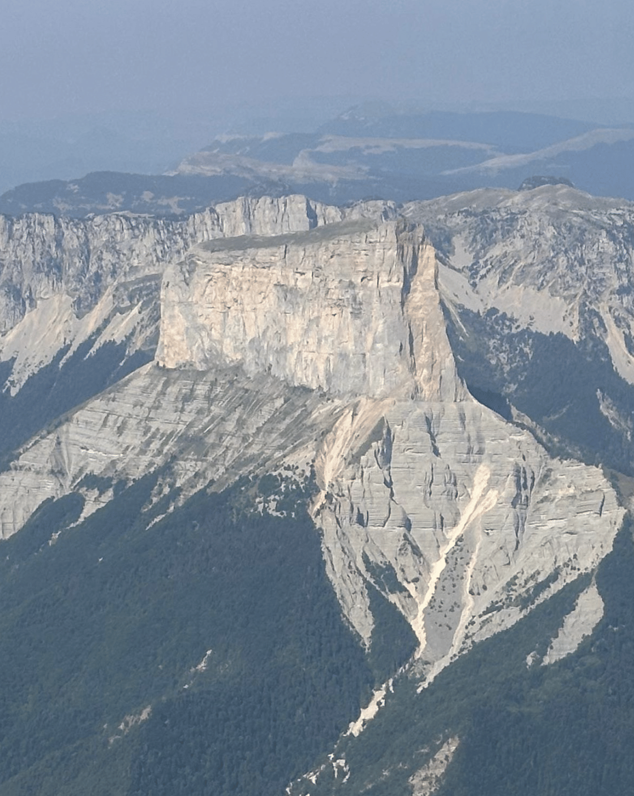 Lacs de Laffrey, Mont Aiguille, Lac Monteynard | 45 min