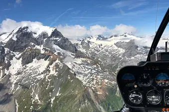 Landung auf dem Hüfigletscher im Helikopter