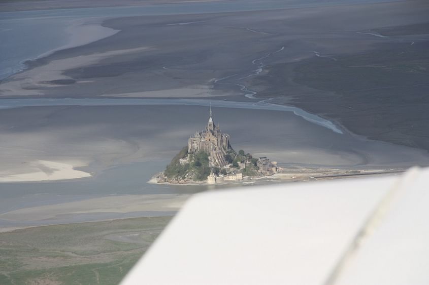 Survol du Mont Saint Michel depuis Valframbert (A/R)