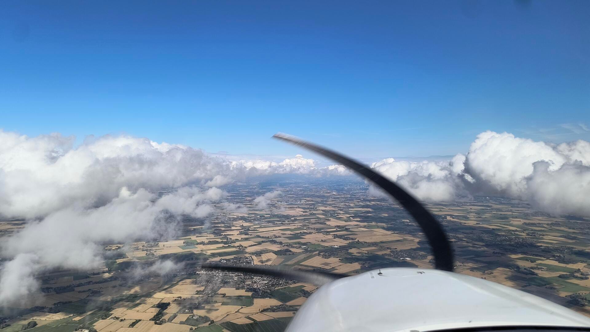 Survol de la vallée de la Somme de Amiens à la baie