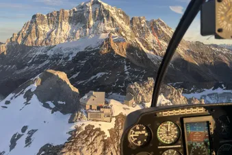 Helicopter Landing on a glacier at 10'000feet - 3000m