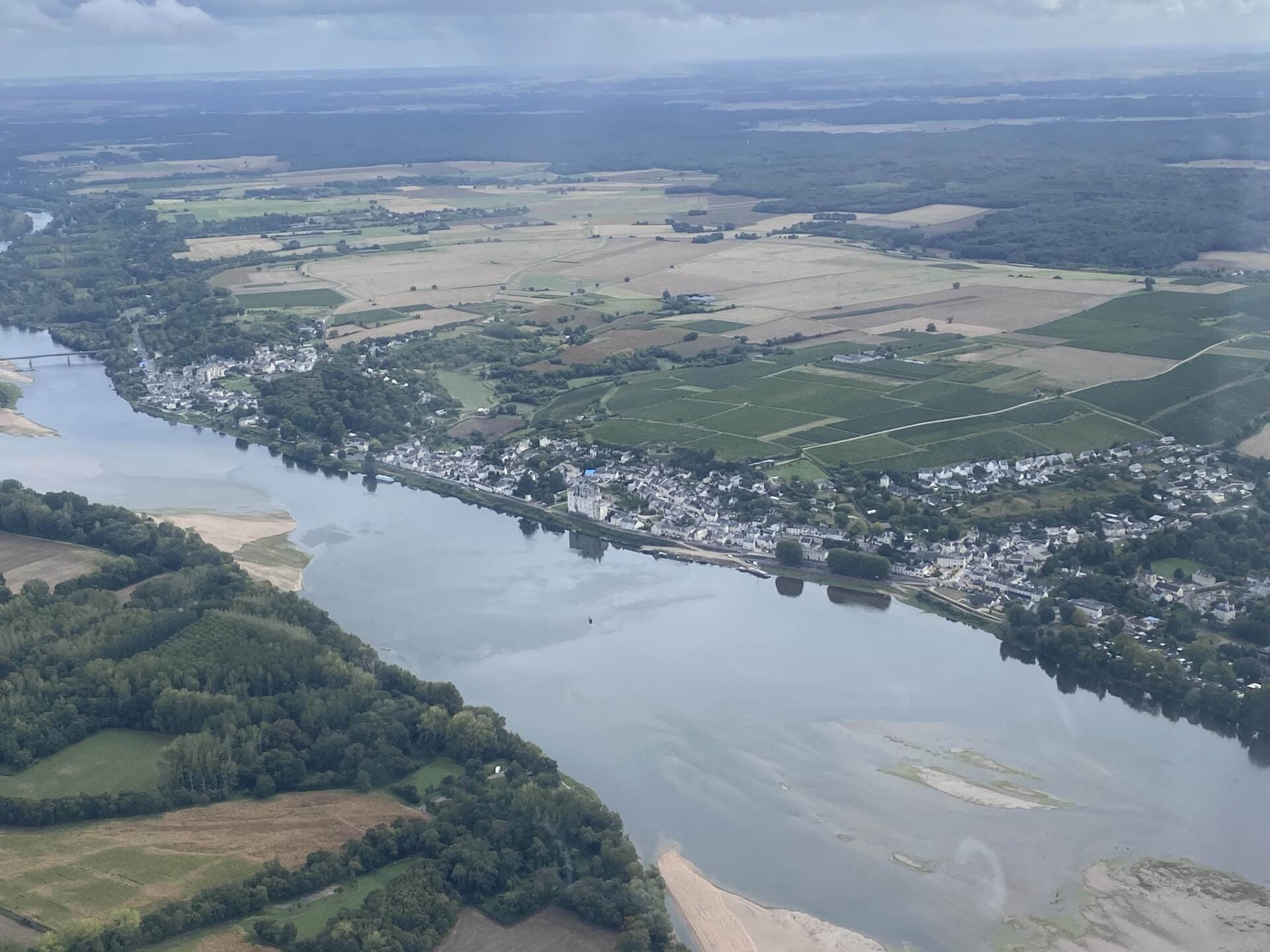 Survol des vallées de la Loire et châteaux environnants