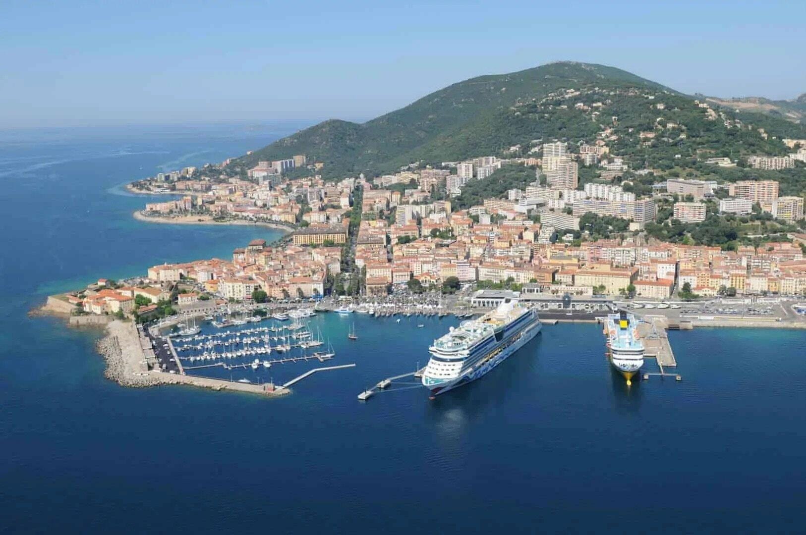 Rive Nord - Ajaccio en Hélicoptère - Vol Privatif