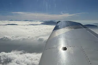 Au dessus les nuages