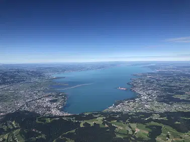 Schöner Bodensee und Alpen Rundflug