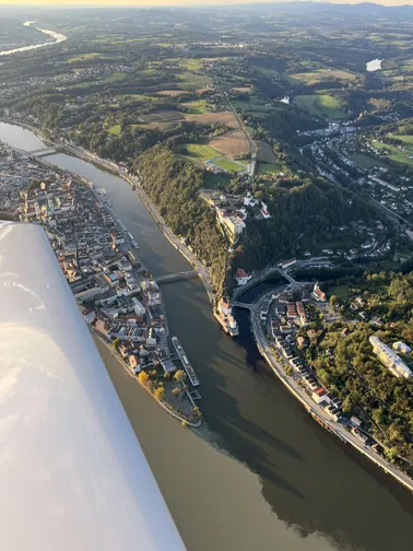 Natur und Städte entlang des Inns