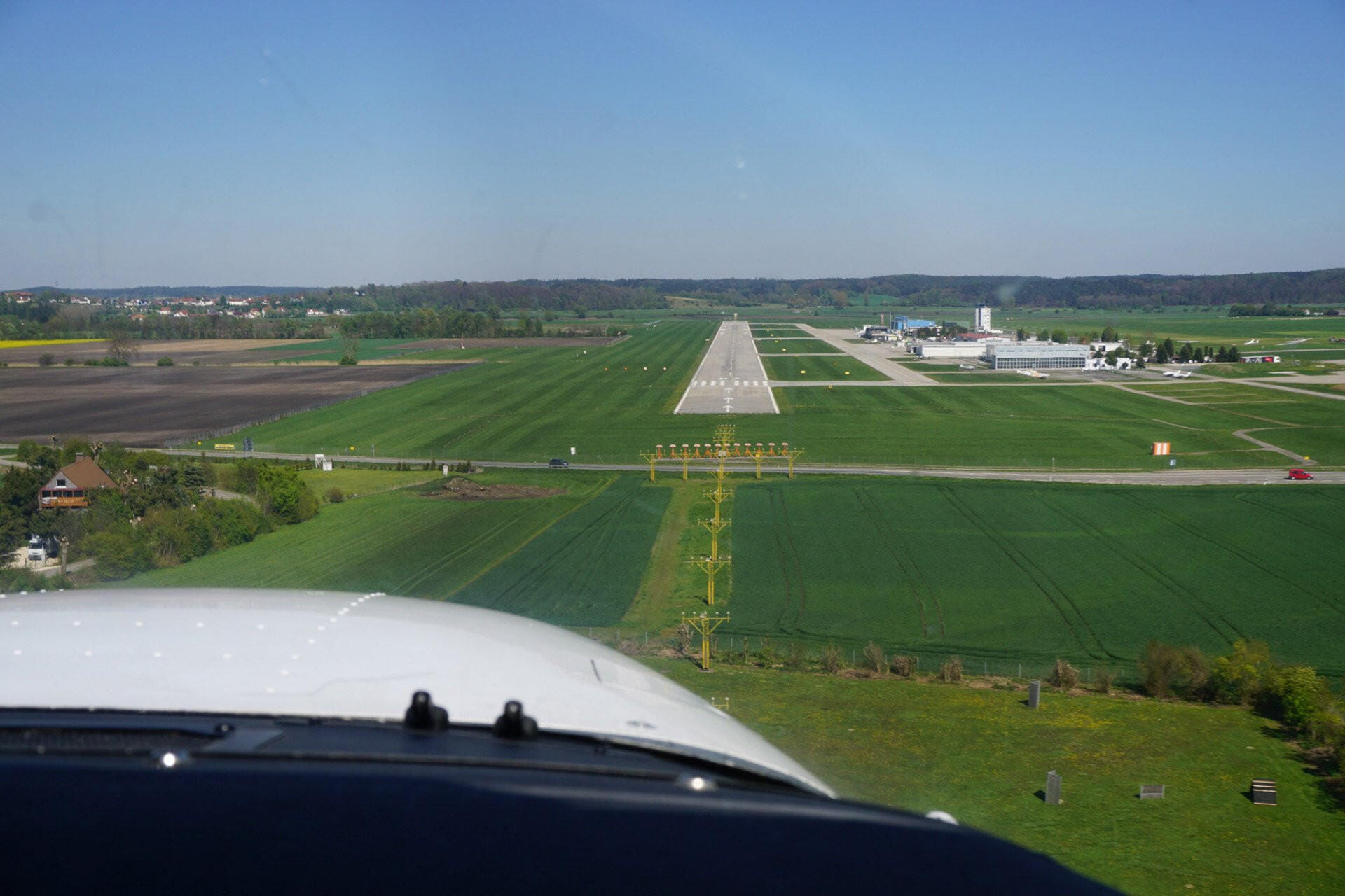 Frei bestimmbarer, einstündiger Rundflug ab Augsburg (PA 28)