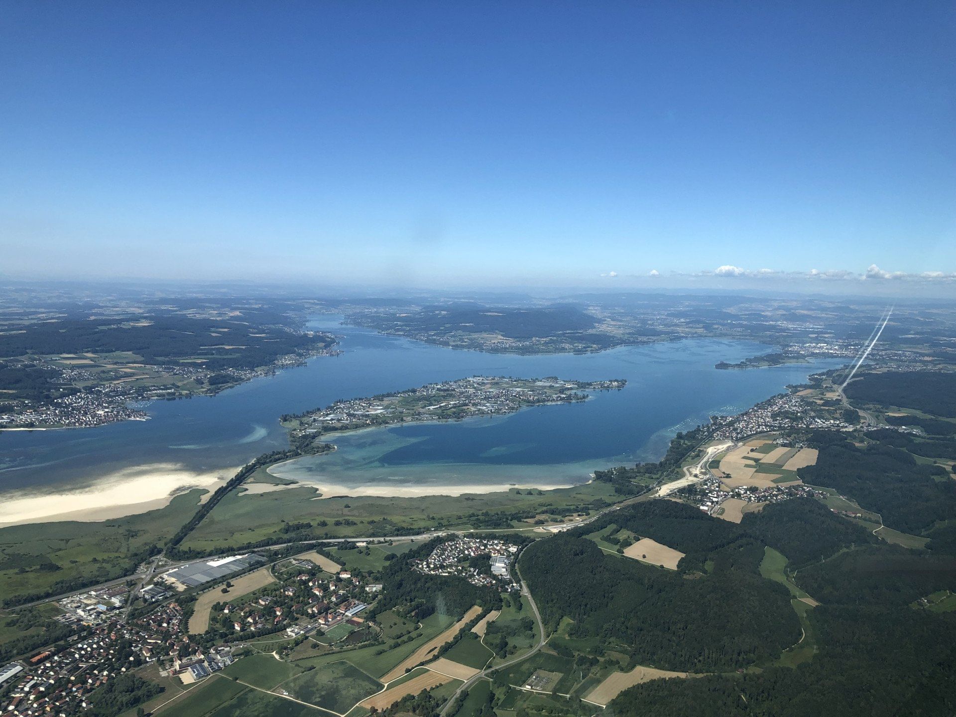 Schöner Bodensee und Alpen Rundflug