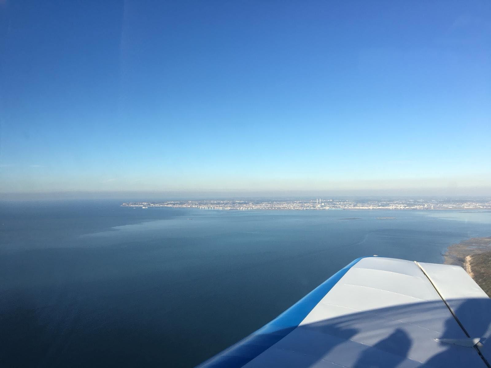 Les falaises d'Etretat depuis un Robin DR400