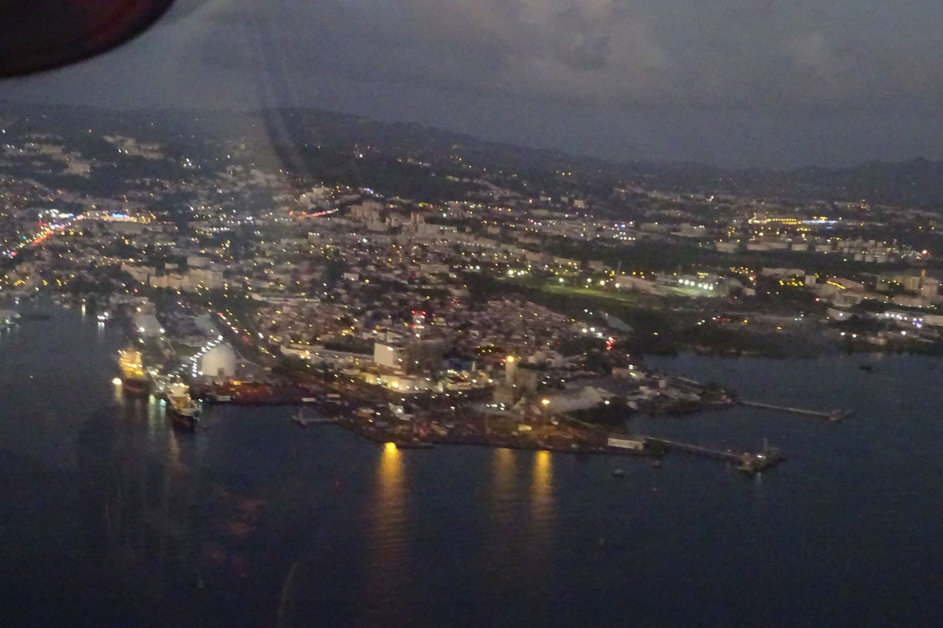 Coucher de soleil sur l'île aux fleurs...