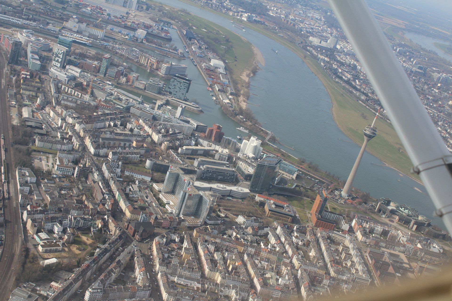 Rundflug: Kölner Dom, Düsseldorf Rheinturm und Tagebau