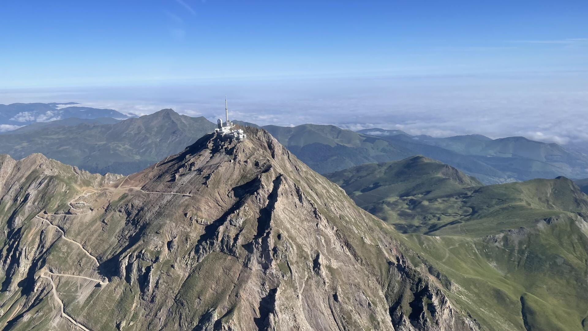 🛩️  Cap sur le Pic du Midi — Pyrénées vues du ciel