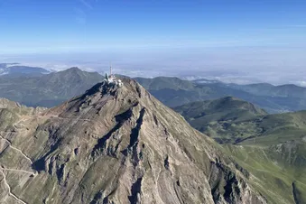 🛩️ Cap sur le Pic du Midi — Pyrénées vues du ciel