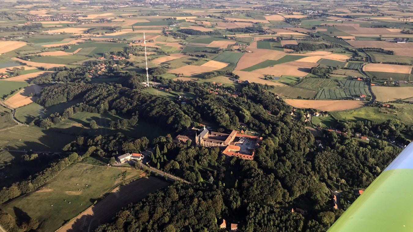 Balade aérienne : Les monts des Flandres depuis Merville