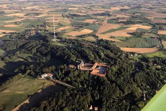 Balade aérienne : Les monts des Flandres depuis Merville