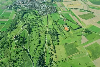 St. Remigius mit Wurmlingen im Hintergrund