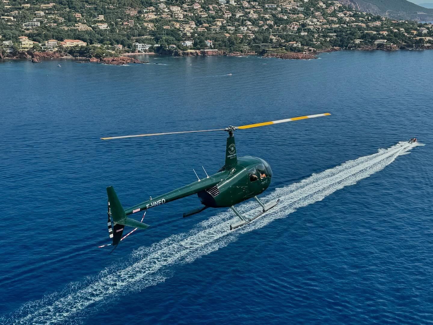 Saint-Tropez en hélicoptère - Vol privé - R44