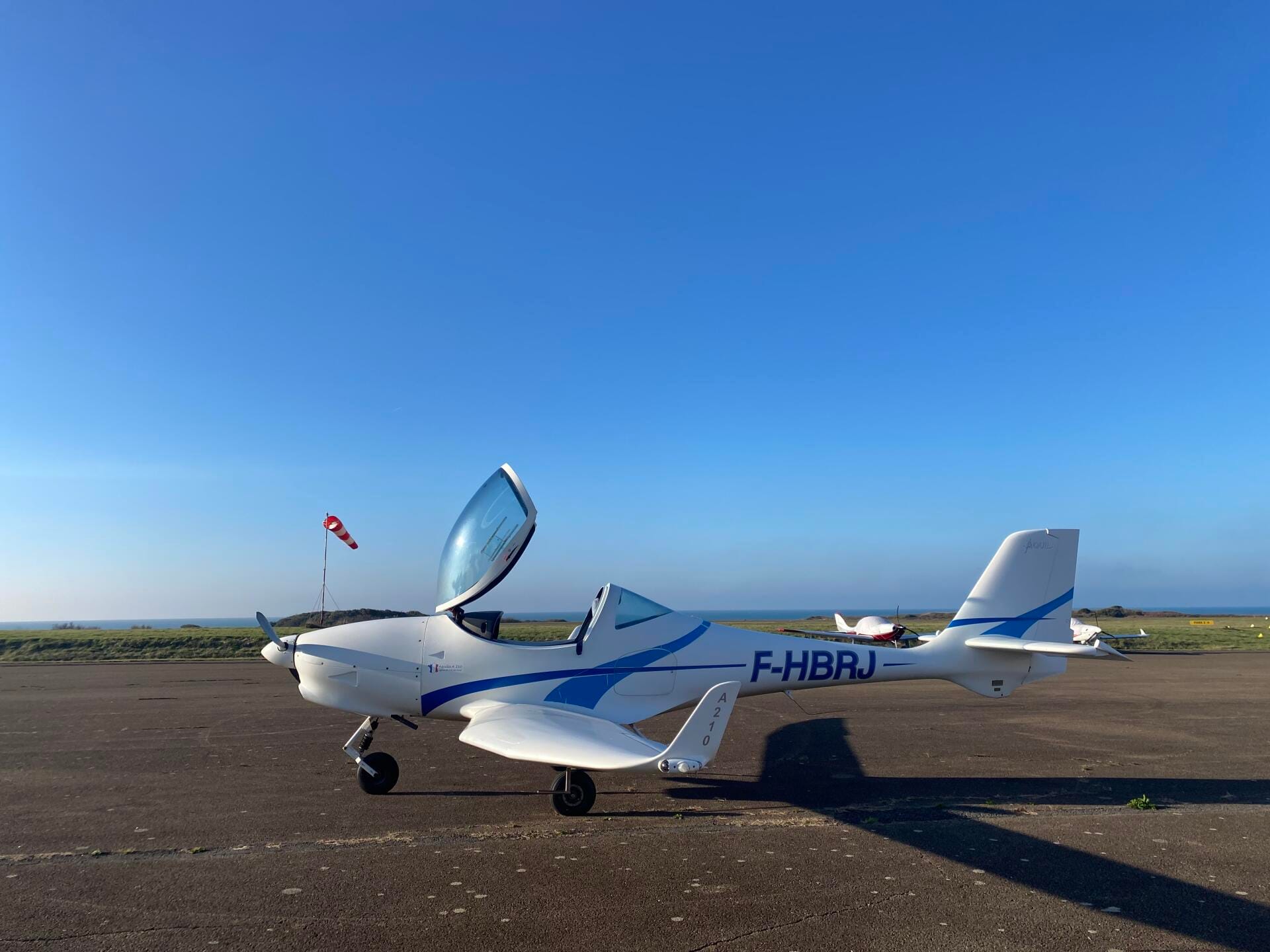 Aquila A210 (AT01)