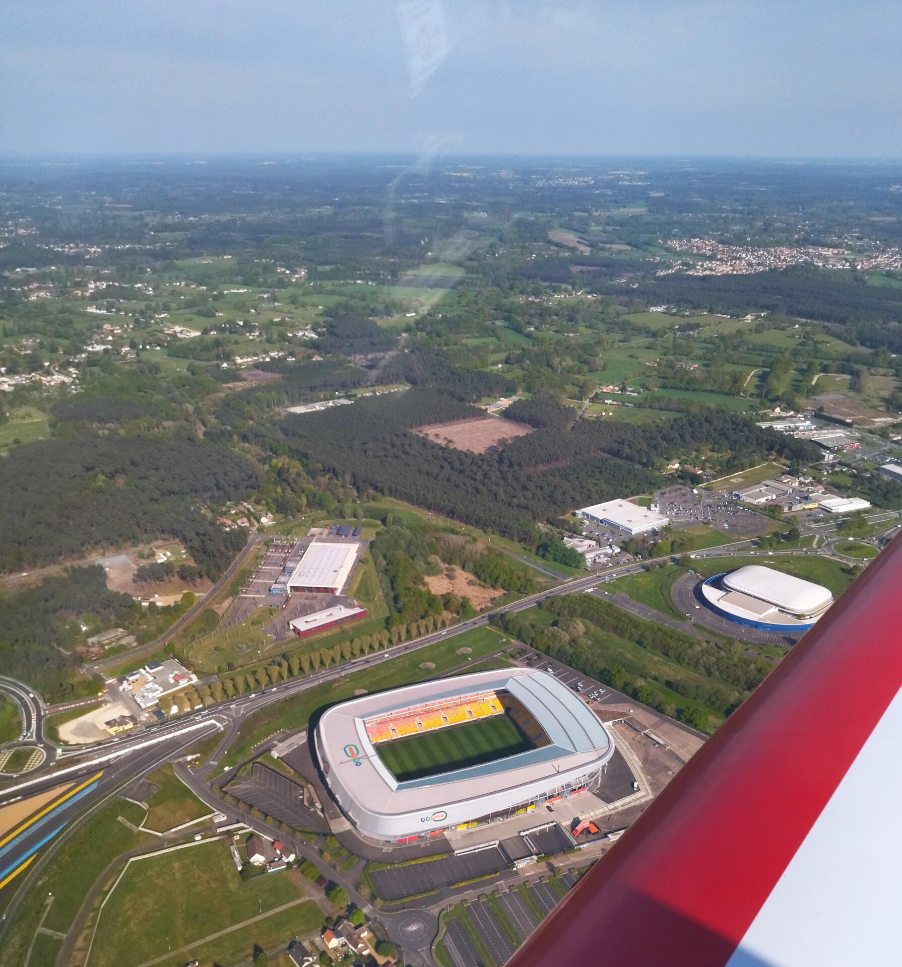 Le circuit des 24 heures du Mans depuis les airs en 2025