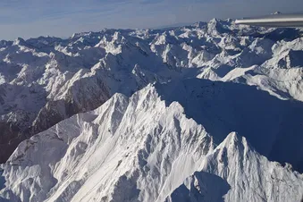 Survol des Pyrénées le soir
