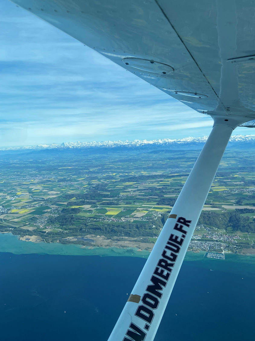 Survol du Lac de Neuchâtel & retour par le Creux du Van