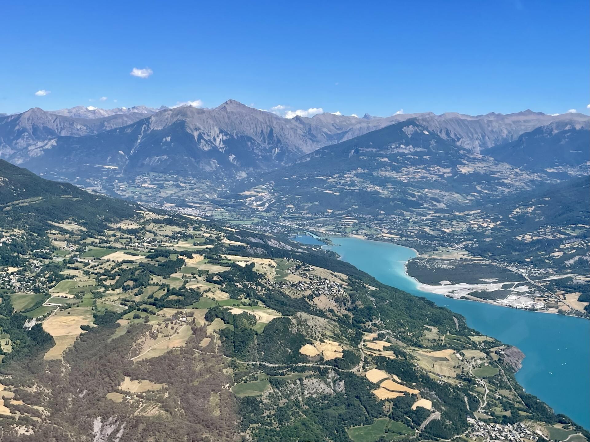 Embrun et le massif des Orres en arrière plan