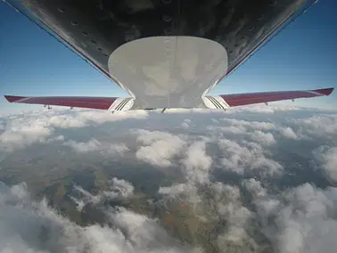 Mit einem neuen, schnellen Sportflugzeug an die Nordsee
